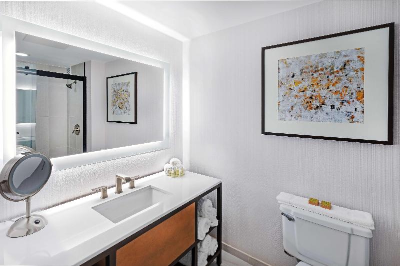 Стандартный Номер Кровать Кинг, Doubletree By Hilton Tulsa   Warren Place