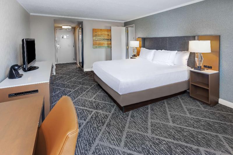Люкс Кровать Кинг, Doubletree By Hilton Tulsa   Warren Place