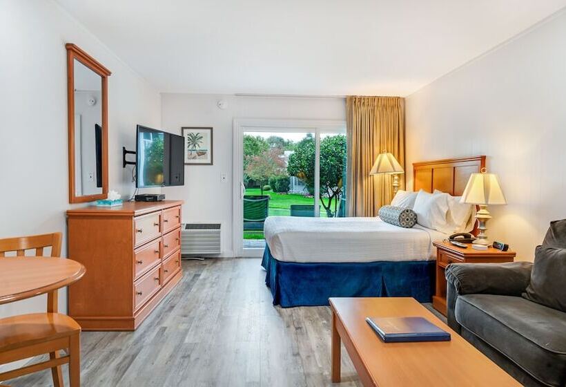 Студия Стандарт, East Hampton House Resort
