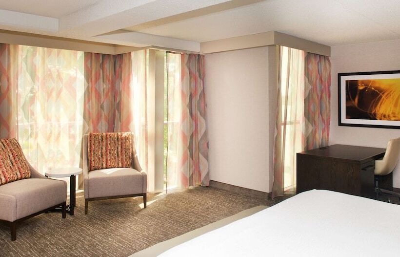 장애인을 위한 스위트, Embassy Suites By Hilton Cincinnati Northeast Blue Ash
