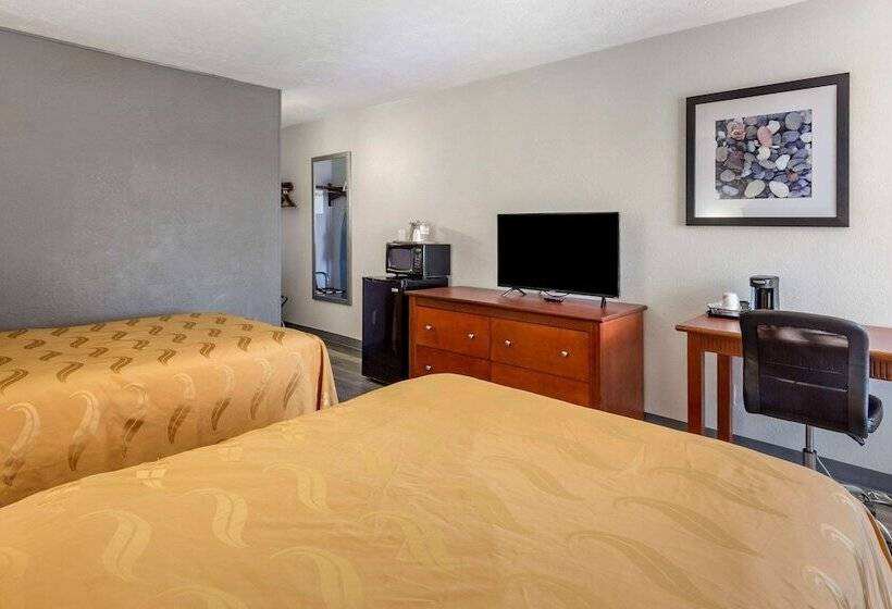 ２ダブルベッドのスタンダードルーム, Quality Inn Near Fort Liberty