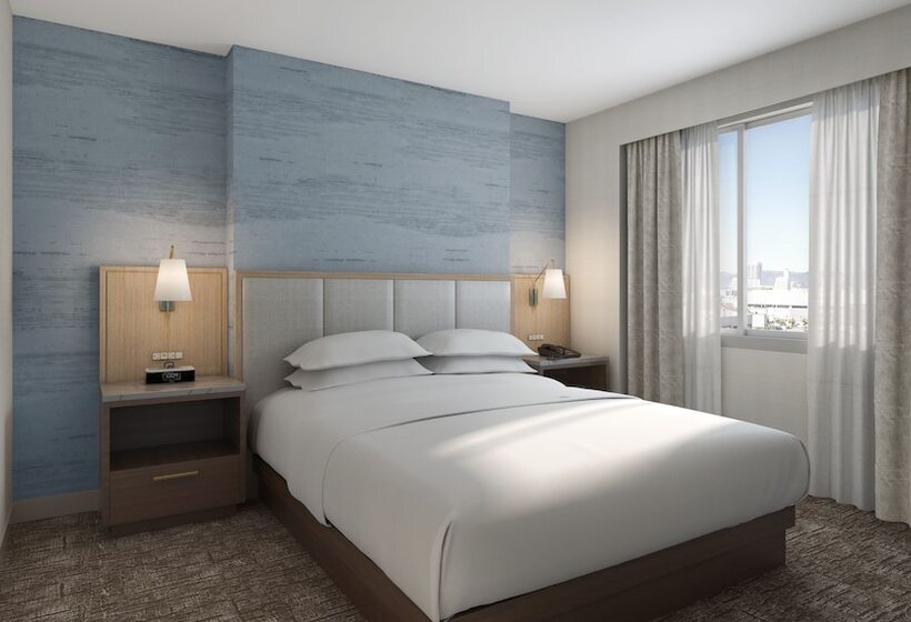 Люкс, Hilton Santa Monica Hotel & Suites