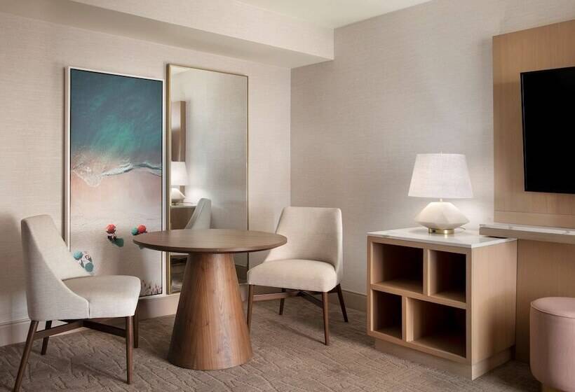 Люкс с Балконом, Hilton Santa Monica Hotel & Suites