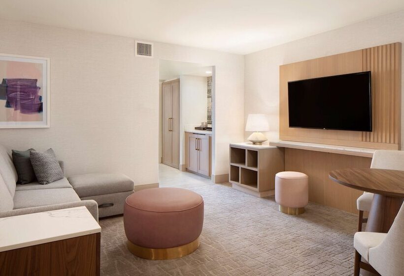 Люкс Кровать Кинг, Hilton Santa Monica Hotel & Suites