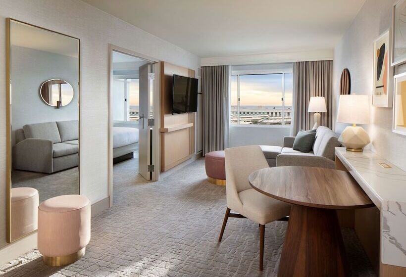 带大床的套房, Hilton Santa Monica Hotel & Suites