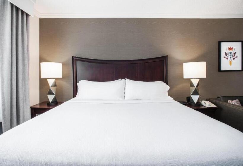 身障者適用キングサイズベッドルーム, Holiday Inn Resort Lake George, An Ihg