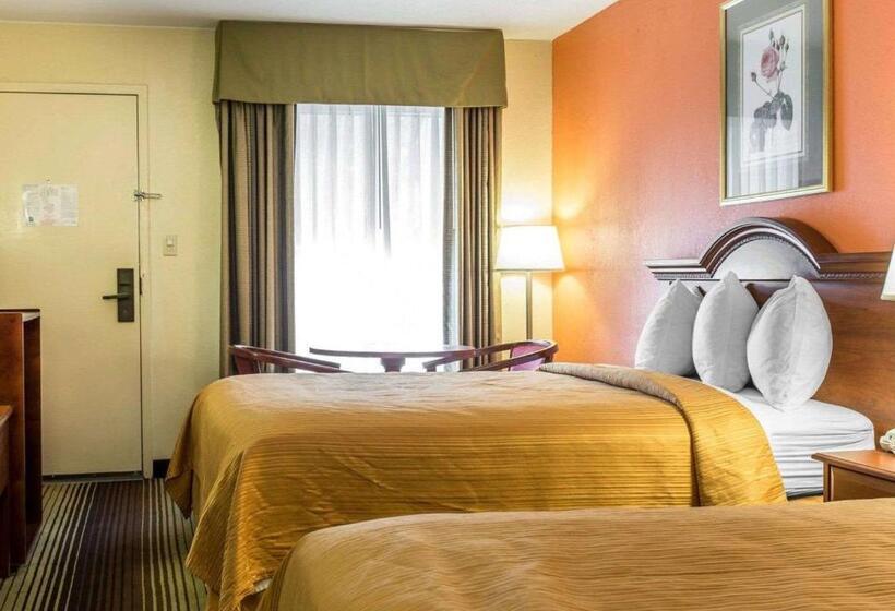 Номер Стандарт 2 Двуспальные Кровати, Quality Inn University