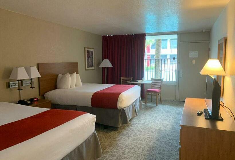 חדר סופריור נוף לבריכה, Ramada By Wyndham Kissimmee Gateway   Free Theme Park Shuttle