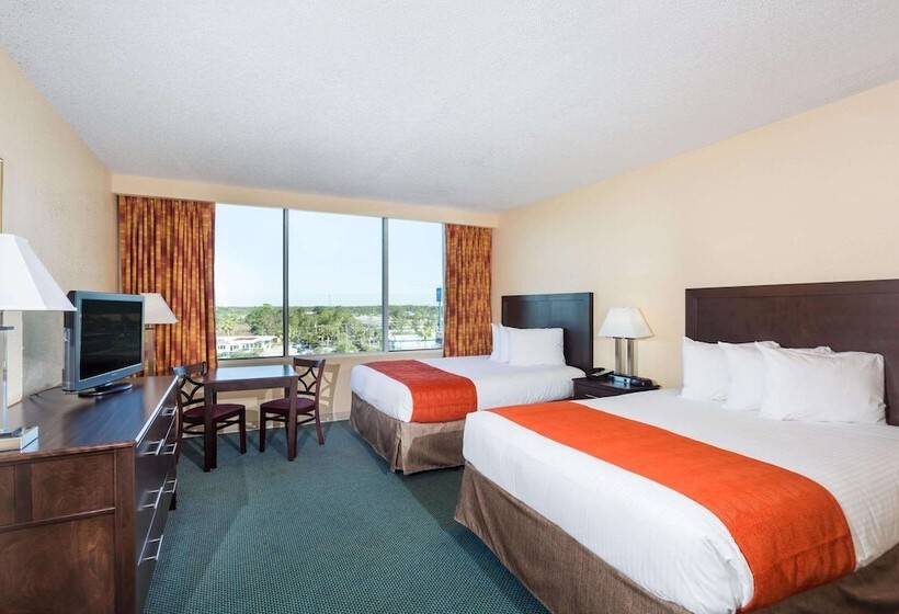 חדר דלוקס מותאם לאנשים עם מוגבלויות, Ramada By Wyndham Kissimmee Gateway   Free Theme Park Shuttle