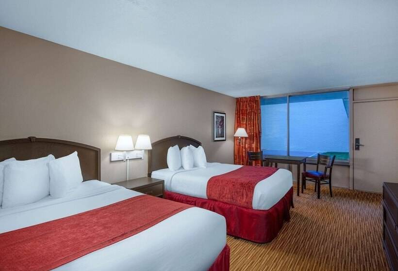 חדר דלוקס, Ramada By Wyndham Kissimmee Gateway   Free Theme Park Shuttle