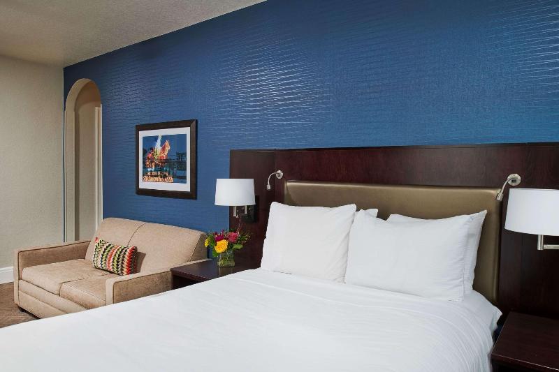 Номер Стандарт, Alex Johnson Rapid City Curio Collection By Hilton