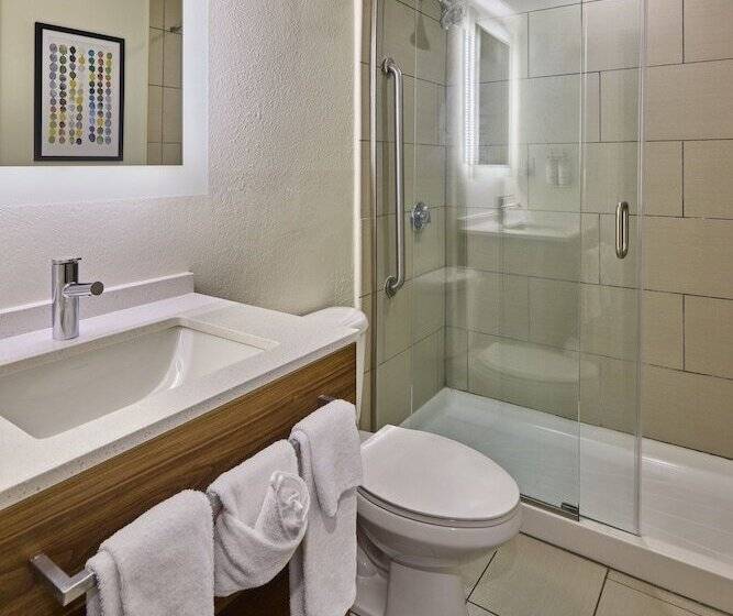 Номер Стандарт, Holiday Inn Express & Suites Charleston Dwtn  Westedge, An Ihg