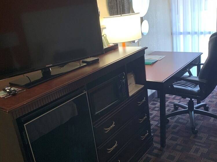 Номер бизнес-класса, Howard Johnson By Wyndham Oklahoma City Okc Airport, Fairgrounds, I40