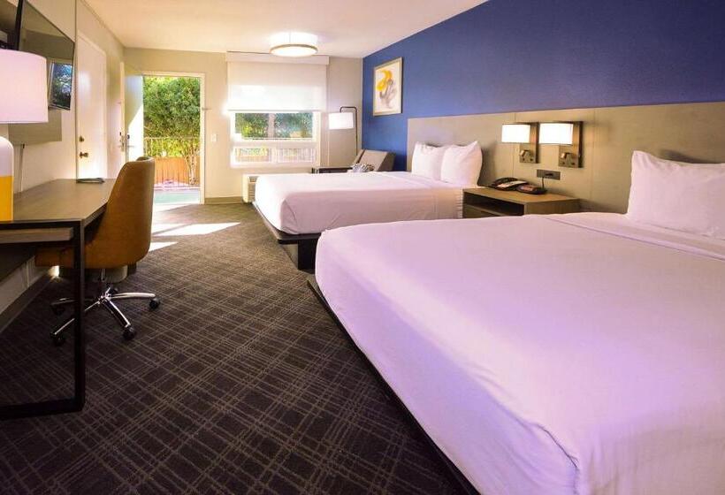 Номер Стандарт 2 Двуспальные Кровати, Comfort Inn Encinitas Near Legoland