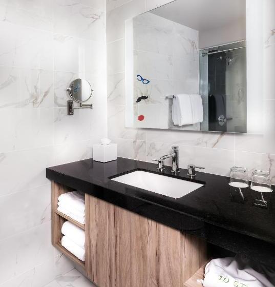اتاق دلوکس با تخت کینگ و چشم‌انداز شهر, The Linq Hotel + Experience