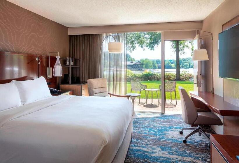 스탠다드 룸 킹사이즈 침대, Boston Marriott Newton