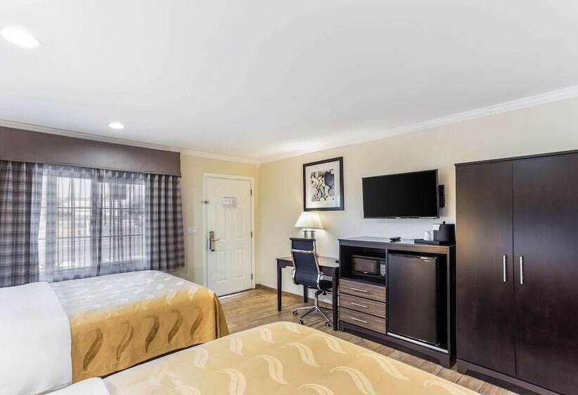 디럭스 룸, Quality Inn Escondido Downtown