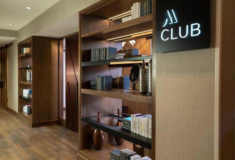 Люкс Клуб, Tysons Corner Marriott