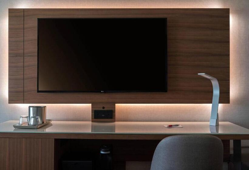 Номер Клуб, Tysons Corner Marriott