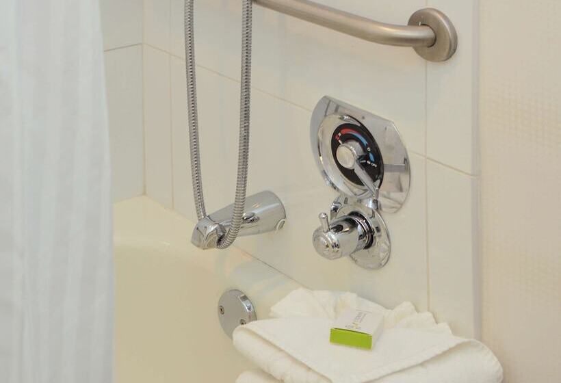 Standard-invahuone King-vuode, Doubletree By Hilton Newarkfremont