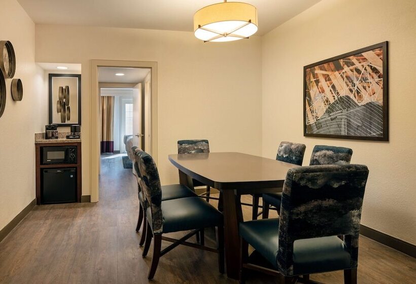 سوییت اجرایی, Embassy Suites By Hilton New Orleans