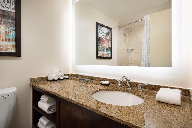 سوییت اجرایی, Embassy Suites By Hilton New Orleans