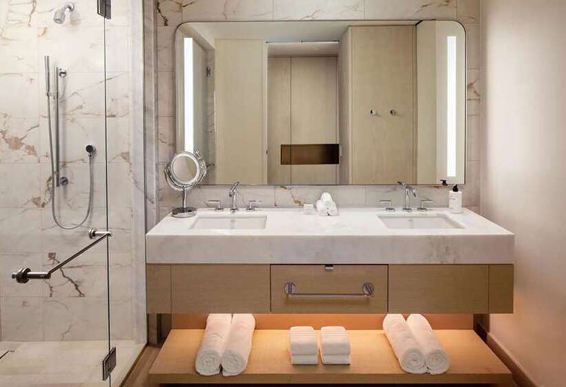 Quarto Standard Cama King, Hilton Oakland Airport
