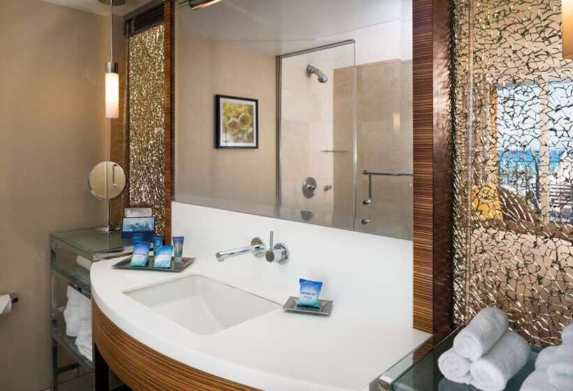 Номер Deluxe с Видом, Hilton Waikiki Beach Resort & Spa