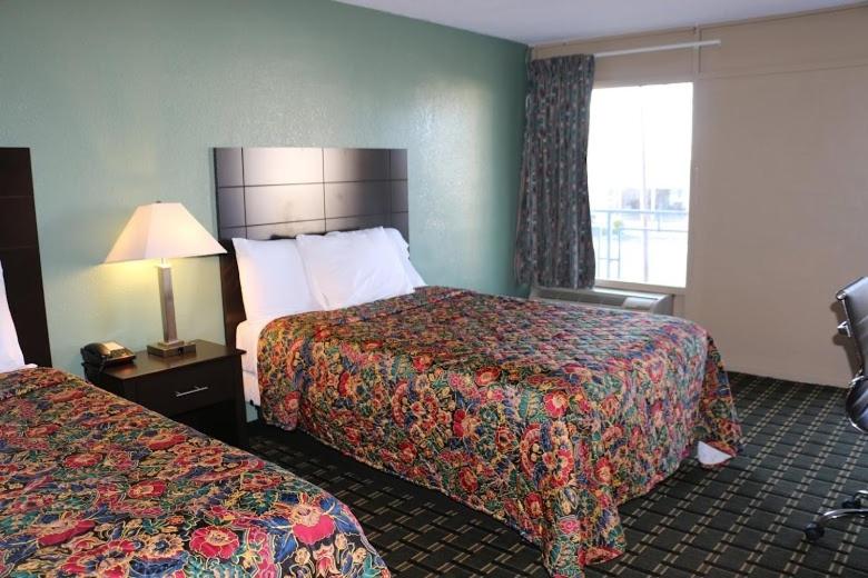 Номер Стандарт 2 Двуспальные Кровати, Kings Inn Civic Center/uab