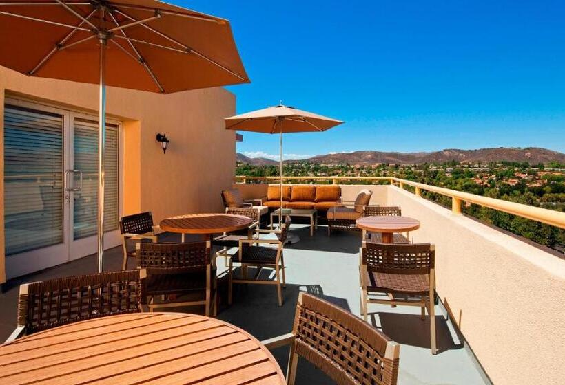 חדר קלאב, Sheraton Agoura Hills
