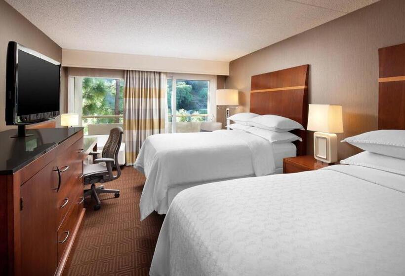 חדר קלאב, Sheraton Agoura Hills