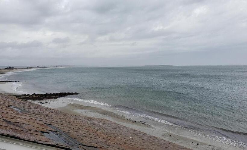 Люкс с Балконом, Pilgrim Sands  On Long Beach