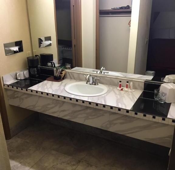 Люкс Deluxe Кровать Кинг, Days Inn By Wyndham Bend