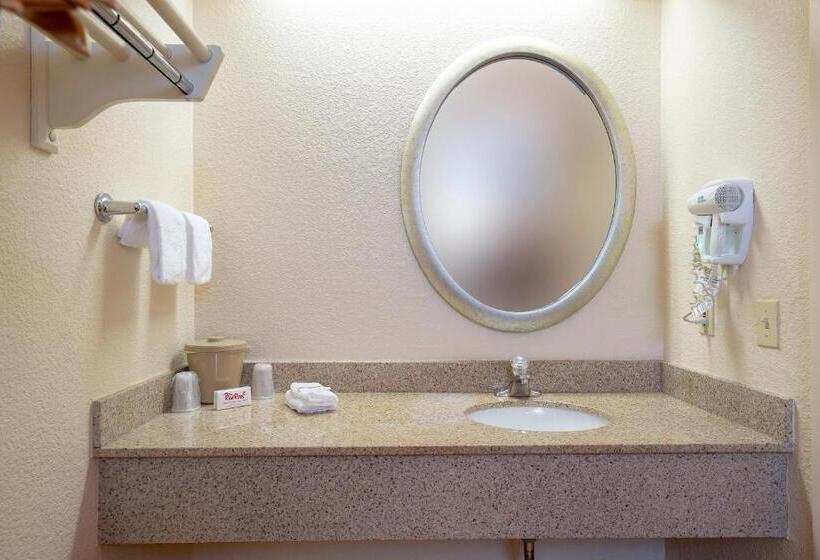 Номер Superior Кровать Кинг, Red Roof Inn Cleveland Airportmiddleburg Heights