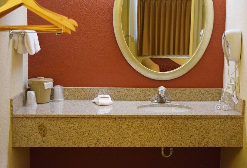Номер Deluxe, Red Roof Inn Utica