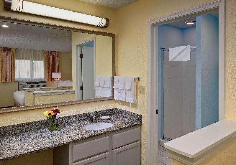Suite met 2 Slaapkamers, Avia Residences On Savoy   Extended Stay