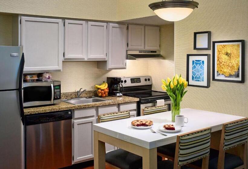 스탠다드 스튜디오, Sonesta Es Suites Burlington Vt