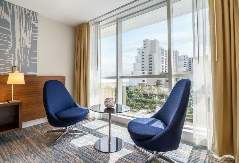 身障者適用キングサイズベッドルーム, B Ocean Resort Fort Lauderdale Beach
