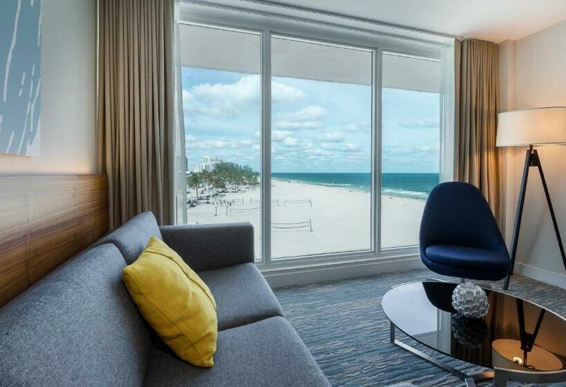 キングサイズベッドのスタンダードルーム, B Ocean Resort Fort Lauderdale Beach