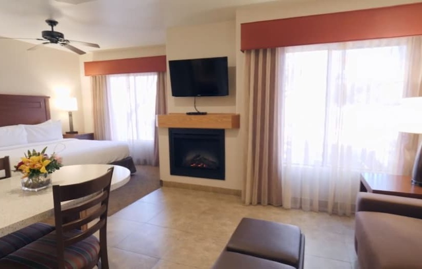 스탠다드 스튜디오, Bell Rock Inn