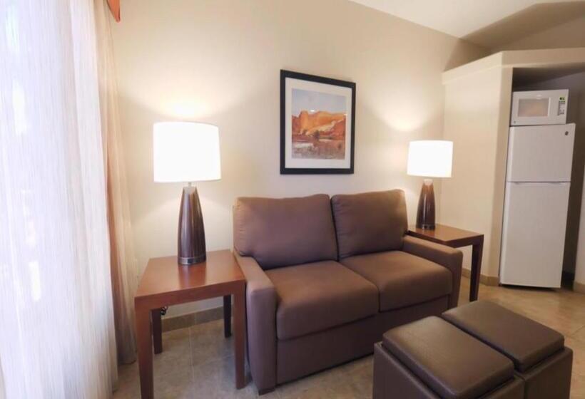 스탠다드 스튜디오, Bell Rock Inn