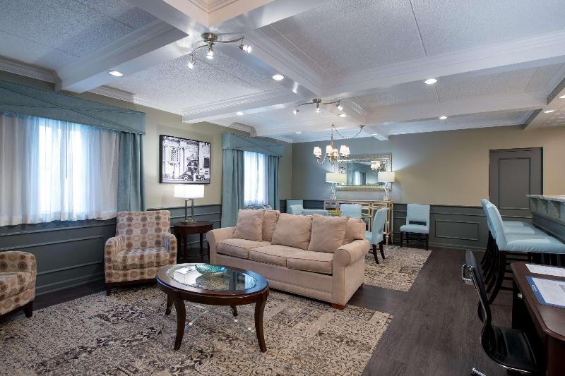 带大床的套房, Best Western Plus Franklin Square Inn