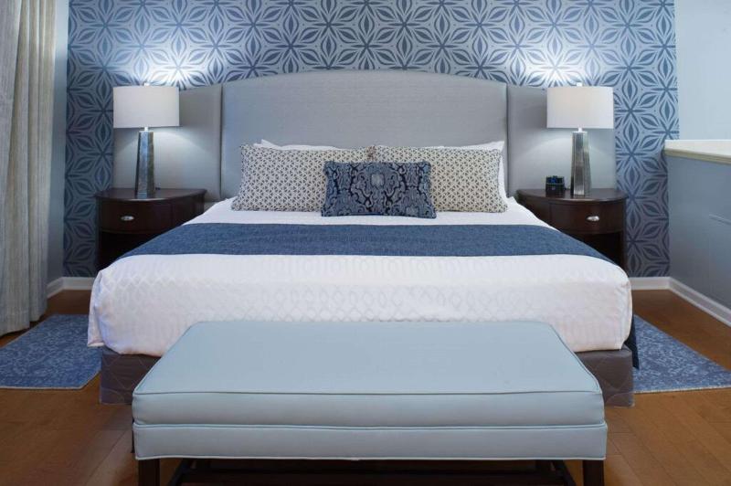 带大床的套房, Best Western Plus Franklin Square Inn