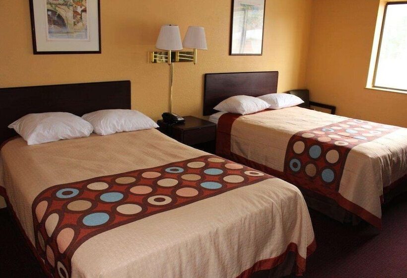 带2个双人床的标准工作室, Knights Inn Albany