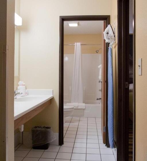 스위트, Super 8 By Wyndham Ottawa Starved Rock