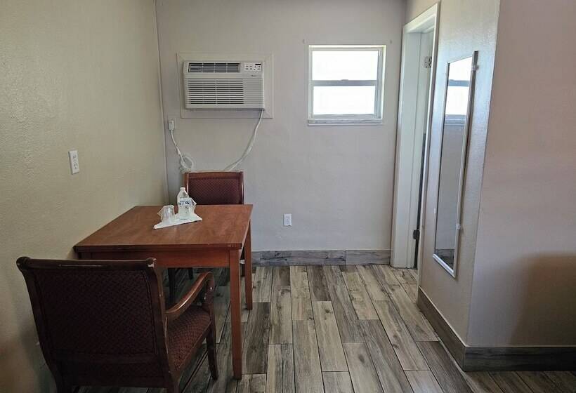 Номер Стандарт 2 Двуспальные Кровати, Three Oaks Motel  Titusville