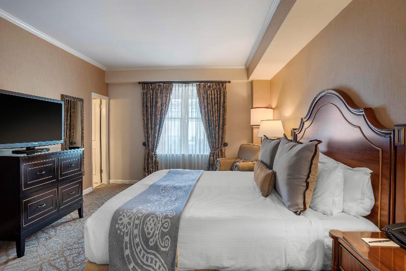 스위트 킹사이즈 침대, Omni Royal Orleans