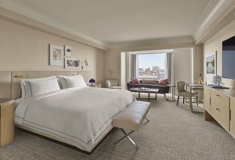 스위트, The Newbury Boston