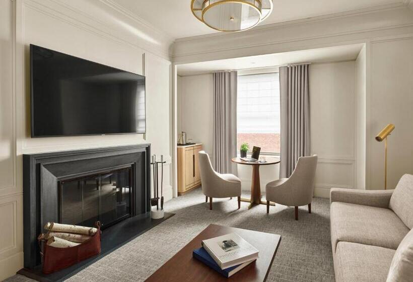 디럭스 스위트, The Newbury Boston