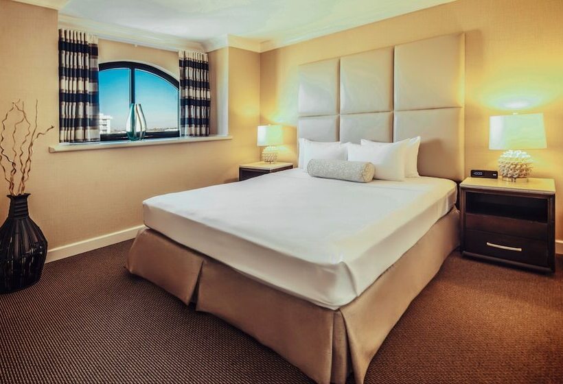 바다 전망 스위트, The Waterfront Beach Resort, A Hilton